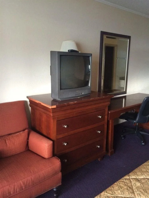 photo 1 of Econo Lodge Near Chippenham Hospital