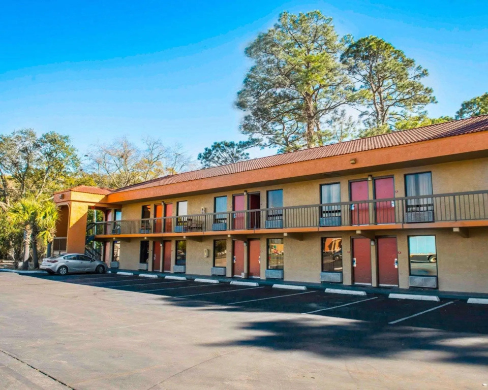photo 1 of Econo Lodge Panama City St. Andrews