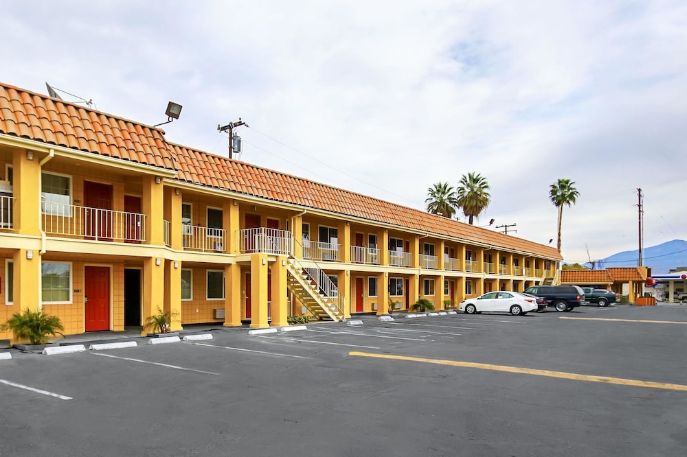 photo 1 of Econo Lodge San Bernardino