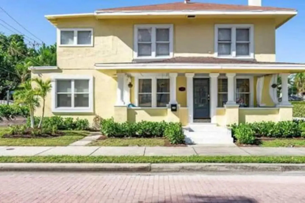 photo 1 of Enjoy a historic Florida cottage near Intracoasta