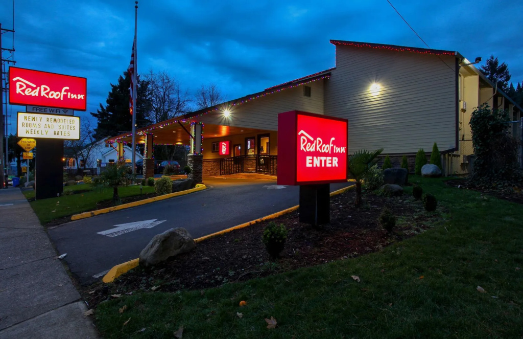 photo 1 of Evergreen Inn & Suites Portland Airport