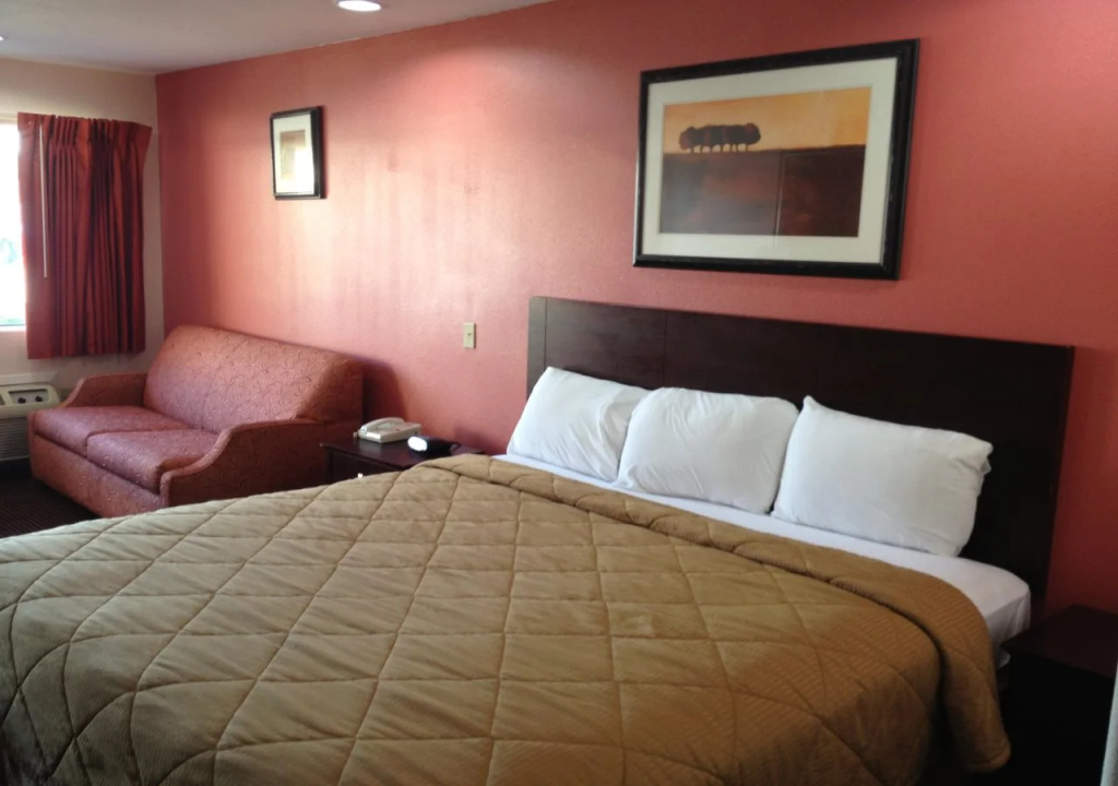 photo 1 of Executive Inn & Suites Houston