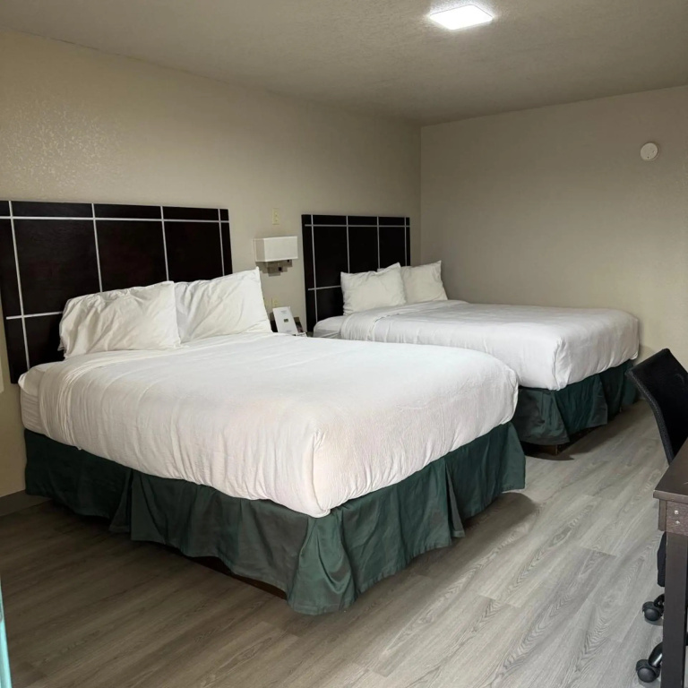 photo 1 of Executive Inn Crystal City