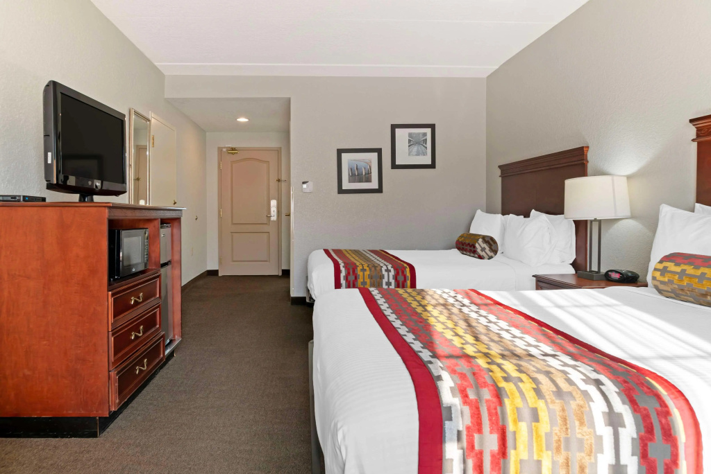 photo 1 of Executive Inn & Suites