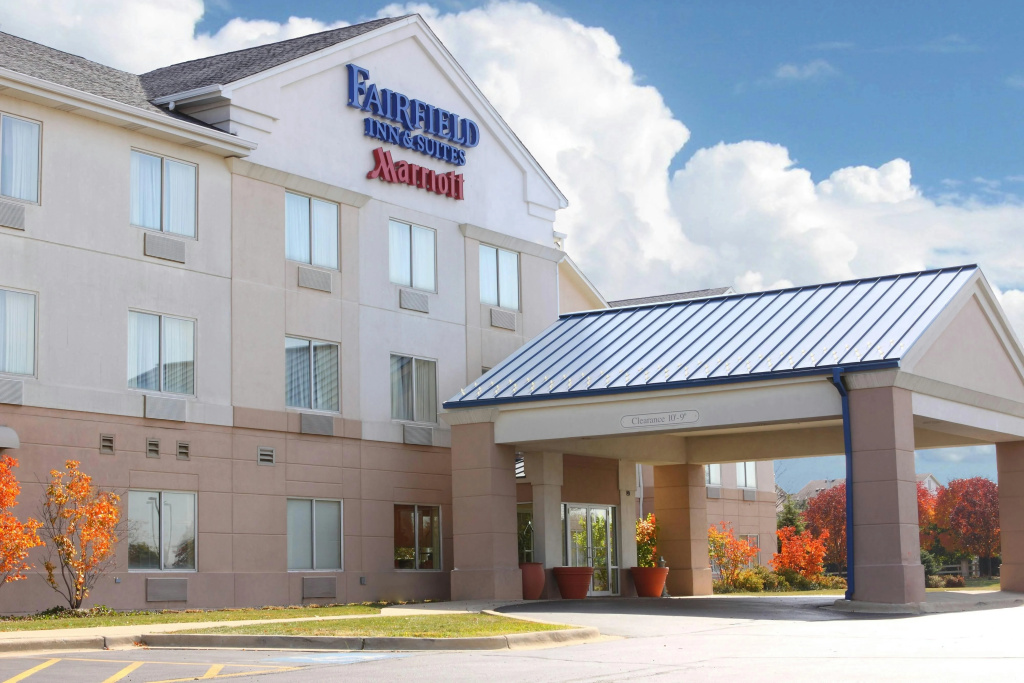 photo 1 of Fairfield Inn and Suites By Marriott St Charles