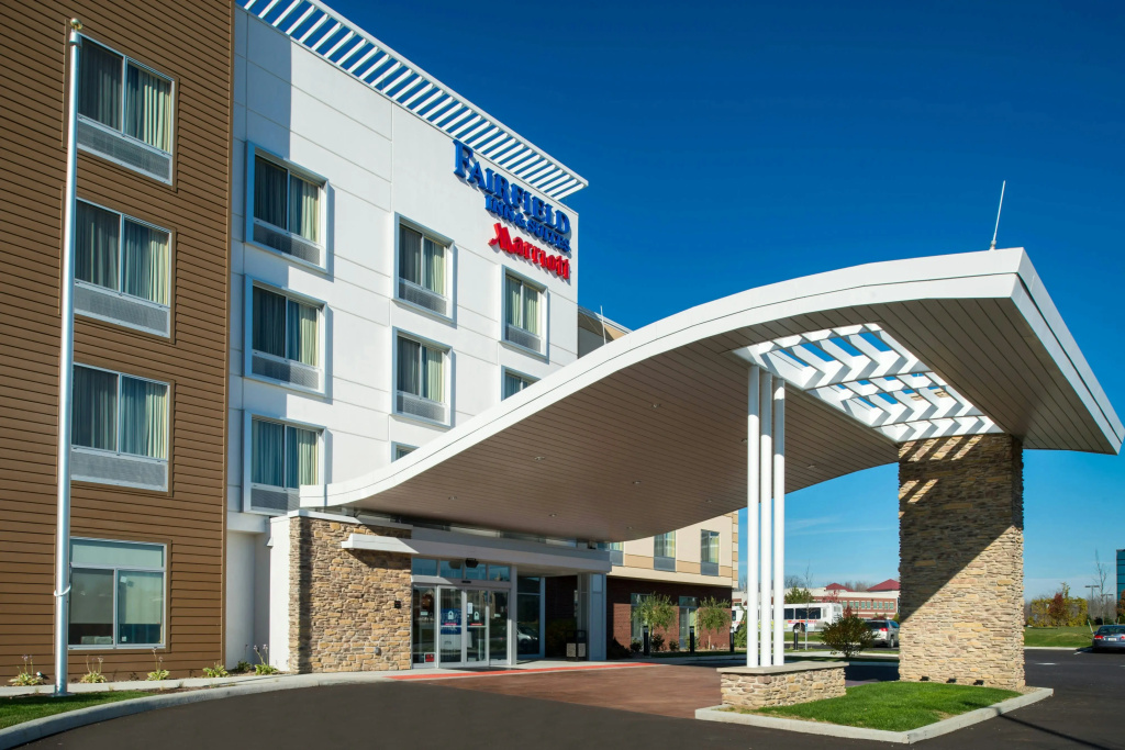 photo 1 of Fairfield Inn and Suites by Marriott Akron Stow