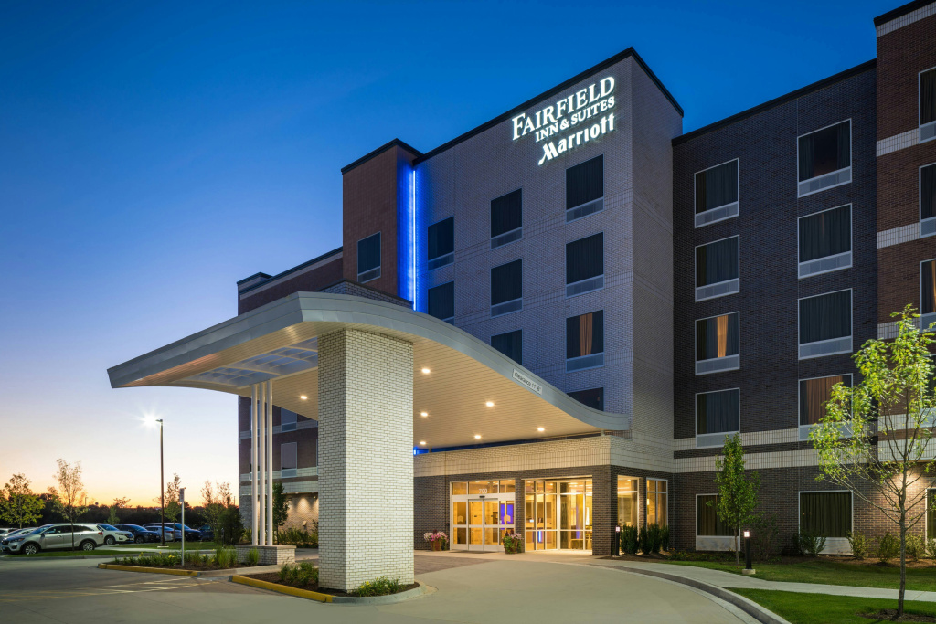 photo 1 of Fairfield Inn & Suites by Marriott Chicago Schaumburg