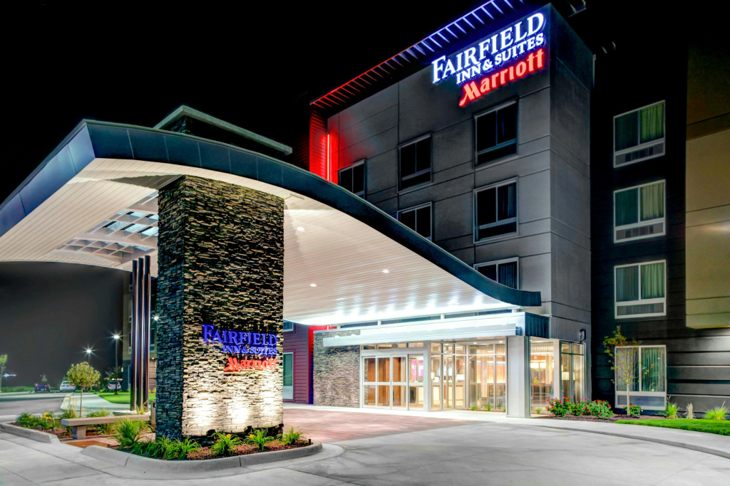 photo 1 of Fairfield Inn & Suites Lansing at Eastwood