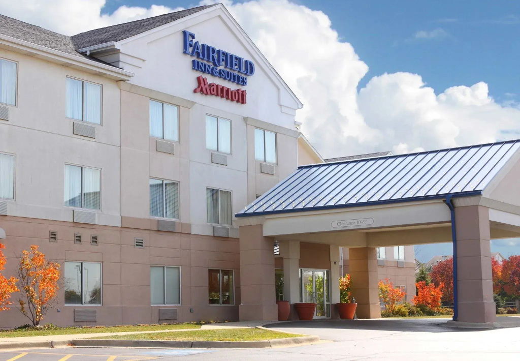 photo 1 of Fairfield Inn & Suites Chicago St. Charles
