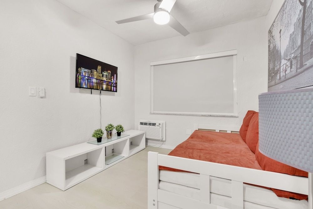 photo 1 of "Fantastic House 5min to Brickell w/ Pool & Tub".
