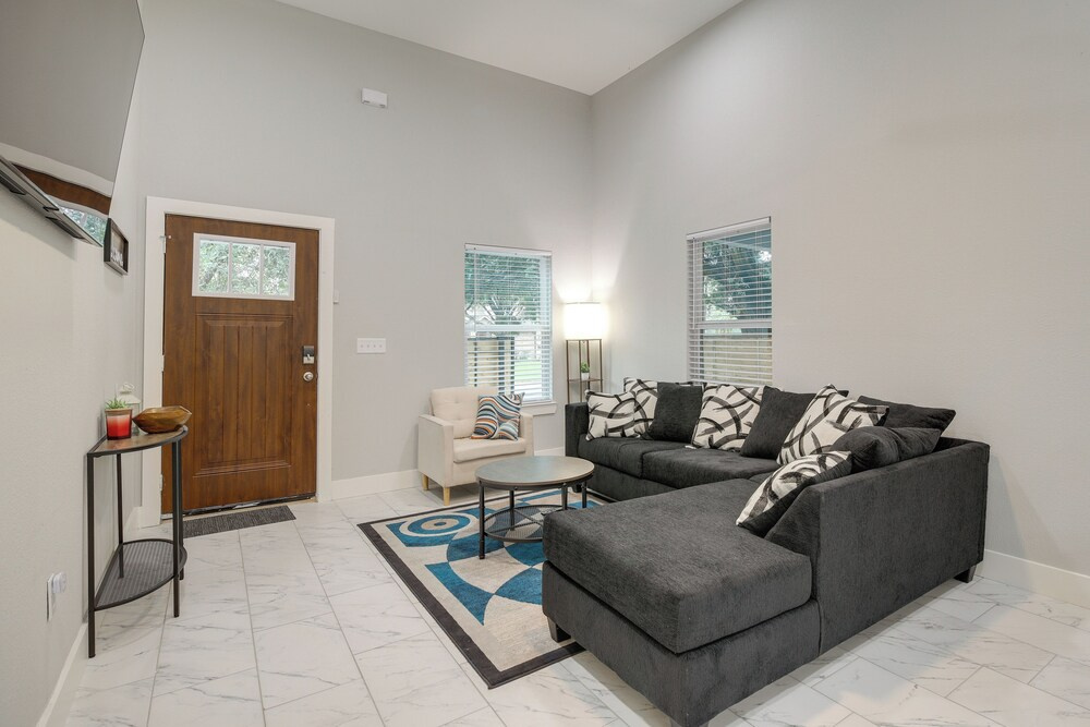 photo 1 of Gated Houston Home w/ Large Yard: 4 Mi to Downtown