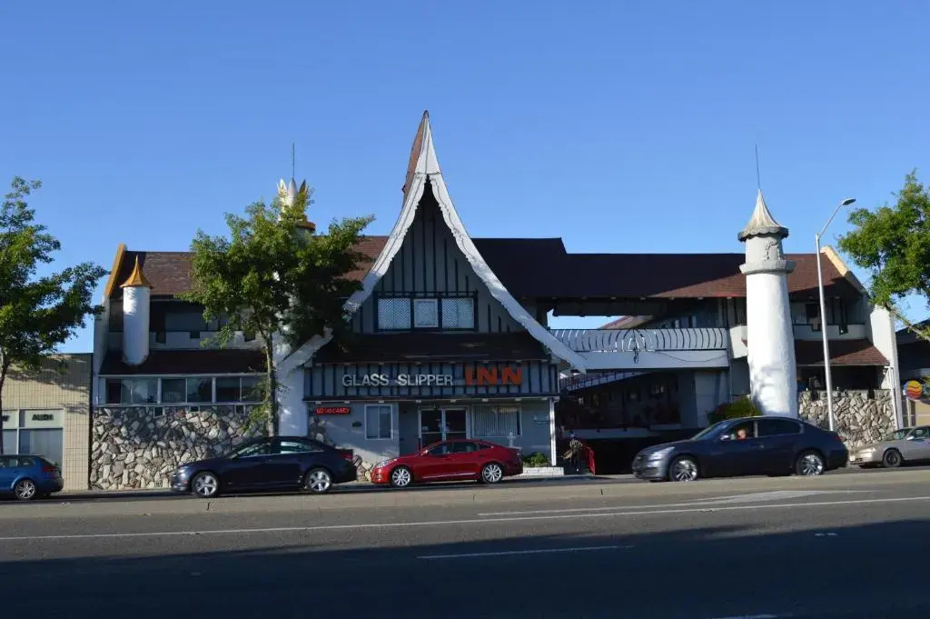 photo 1 of Glass Slipper Inn - Stanford Palo Alto