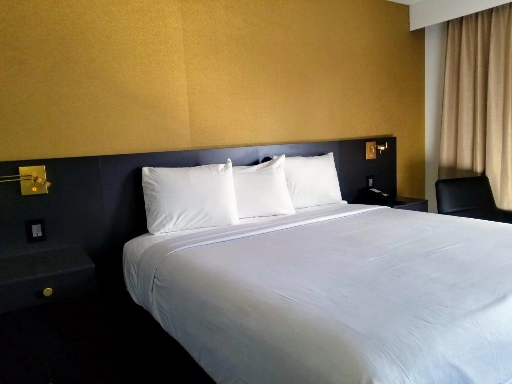 photo 1 of Glen Capri Inn & Suites - Burbank Universal