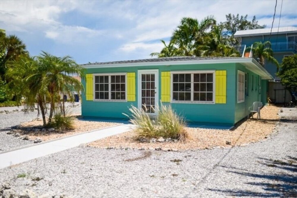 photo 1 of 3706 Gulf Dr 2 Bedroom Home by RedAwning