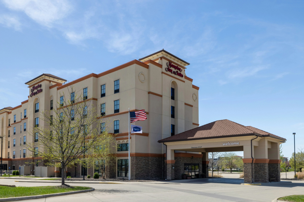 photo 1 of Hampton Inn & Suites West Des Moines/SW Mall Area