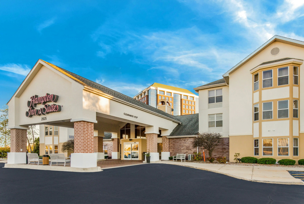 photo 1 of Hampton Inn & Suites Chicago/Hoffman Estates