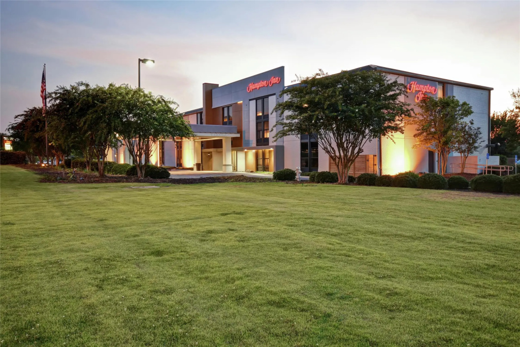 photo 1 of Hampton Inn Auburn