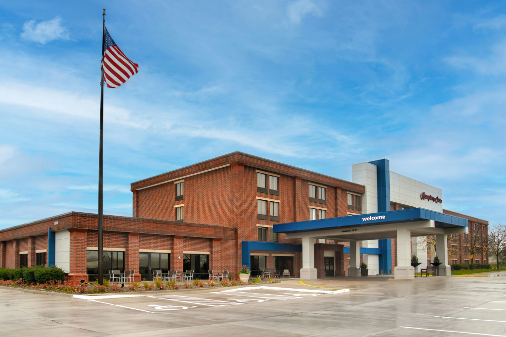 photo 1 of Hampton Inn West Des Moines Lake Drive