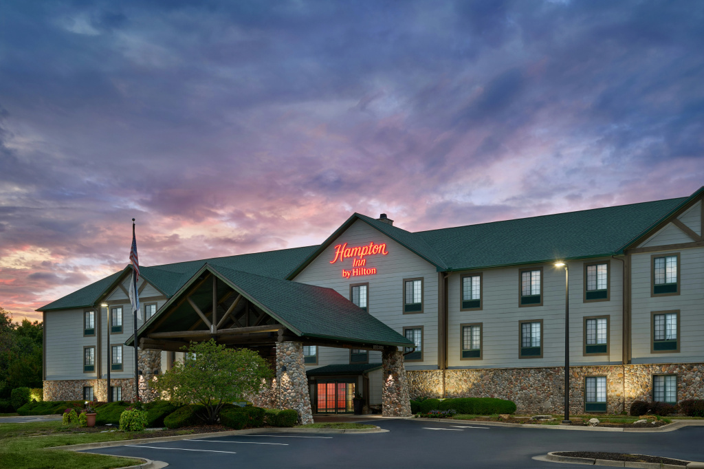 photo 1 of Hampton Inn Kansas City The Legends