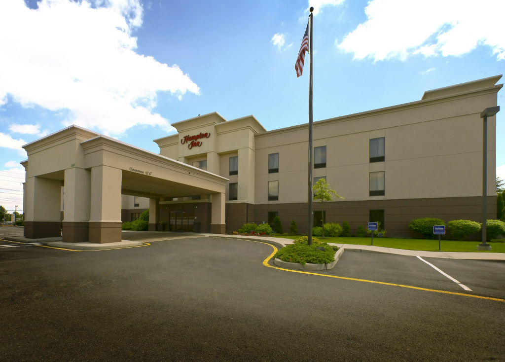 photo 1 of Hampton Inn North Brunswick / New Brunswick