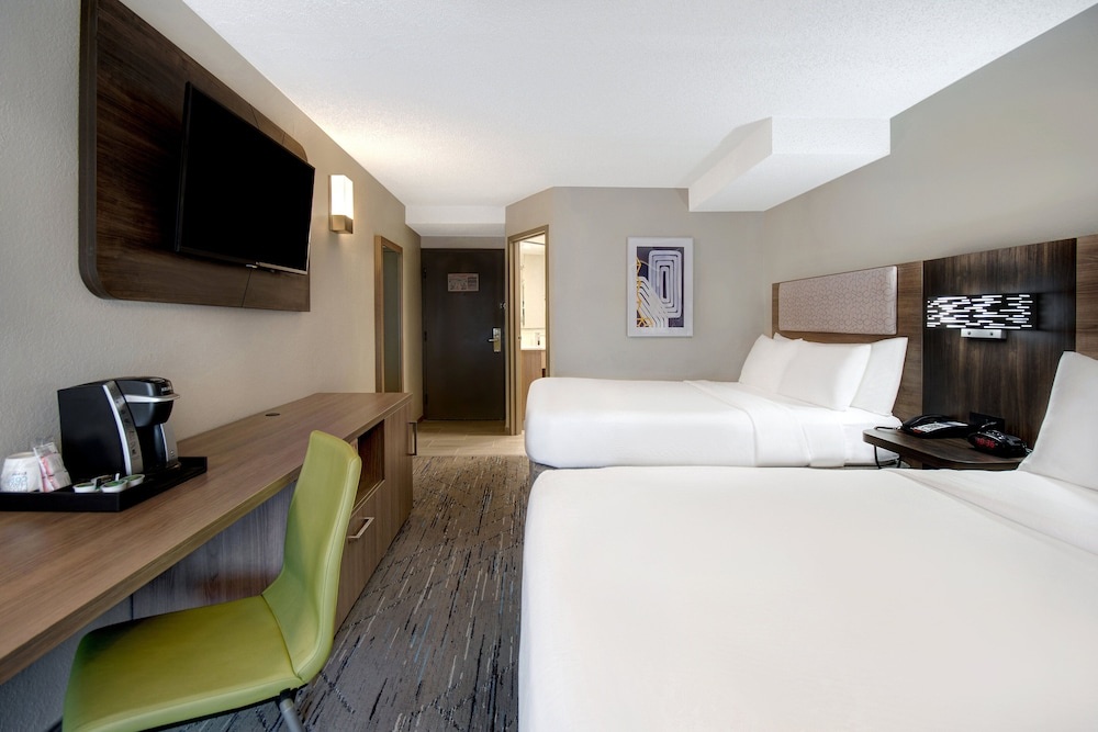 photo 1 of Hampton Inn Rochester South