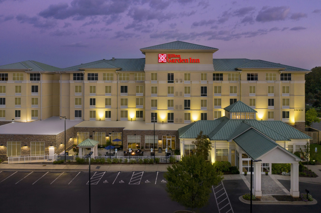 photo 1 of Hilton Garden Inn Charlotte Airport