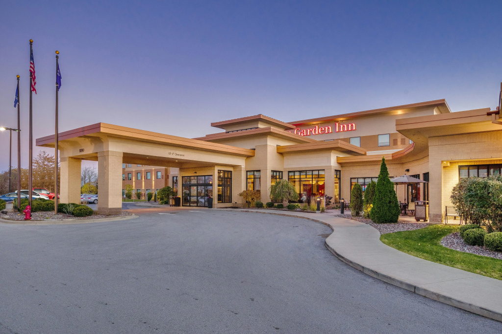 photo 1 of Hilton Garden Inn Milwaukee Airport