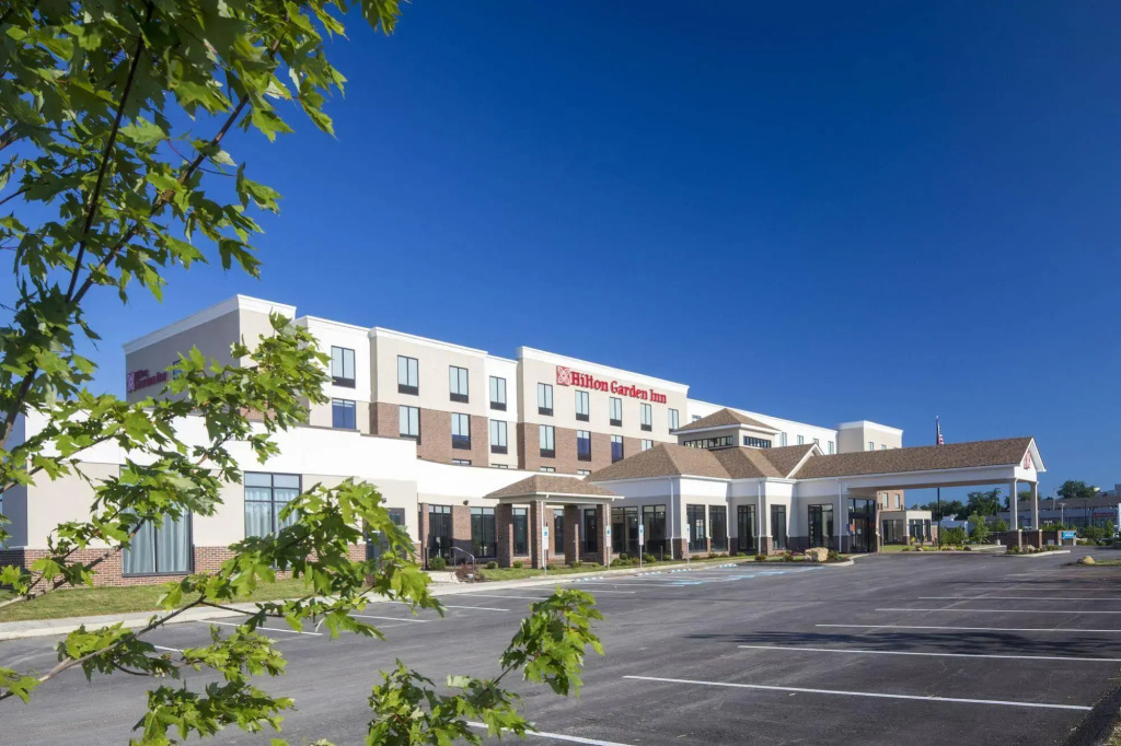 photo 1 of Hilton Garden Inn Pittsburgh Airport