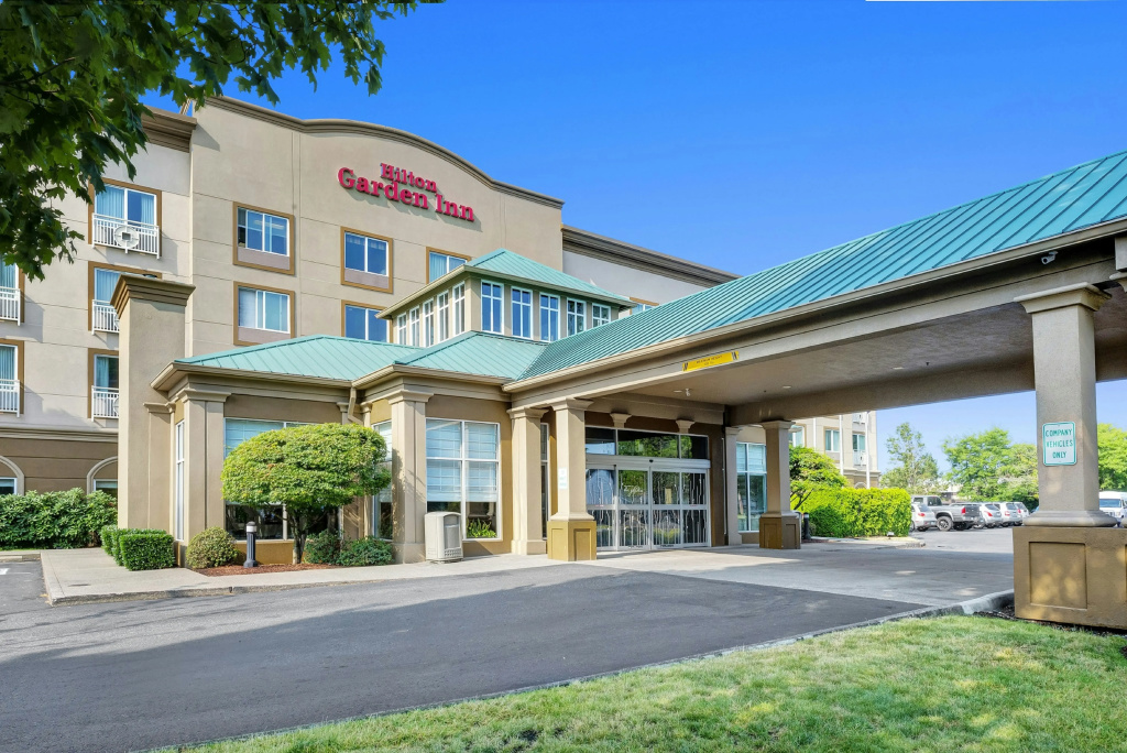 photo 1 of Hilton Garden Inn Portland Airport