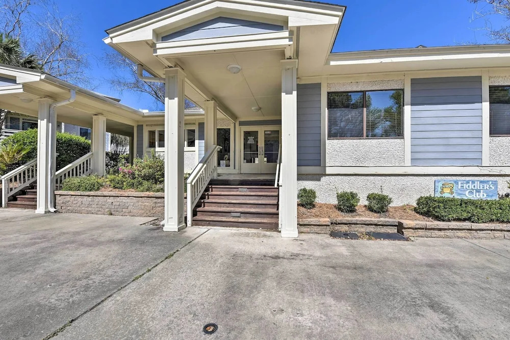 photo 1 of Pool Deck Access & Walk To Beach: Hilton Head Unit