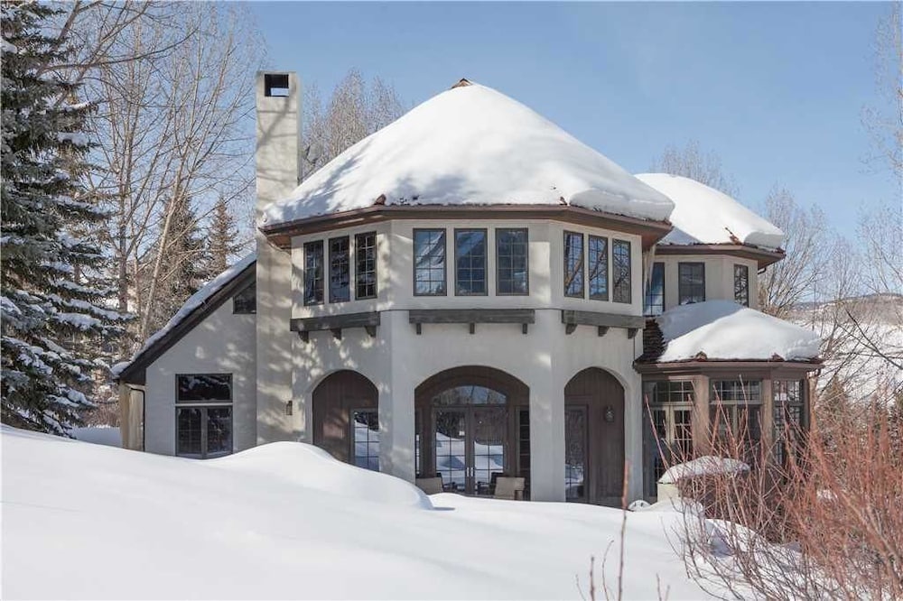 photo 1 of Holden Road Residence 5 Bedrooms 6 Bathrooms Condo