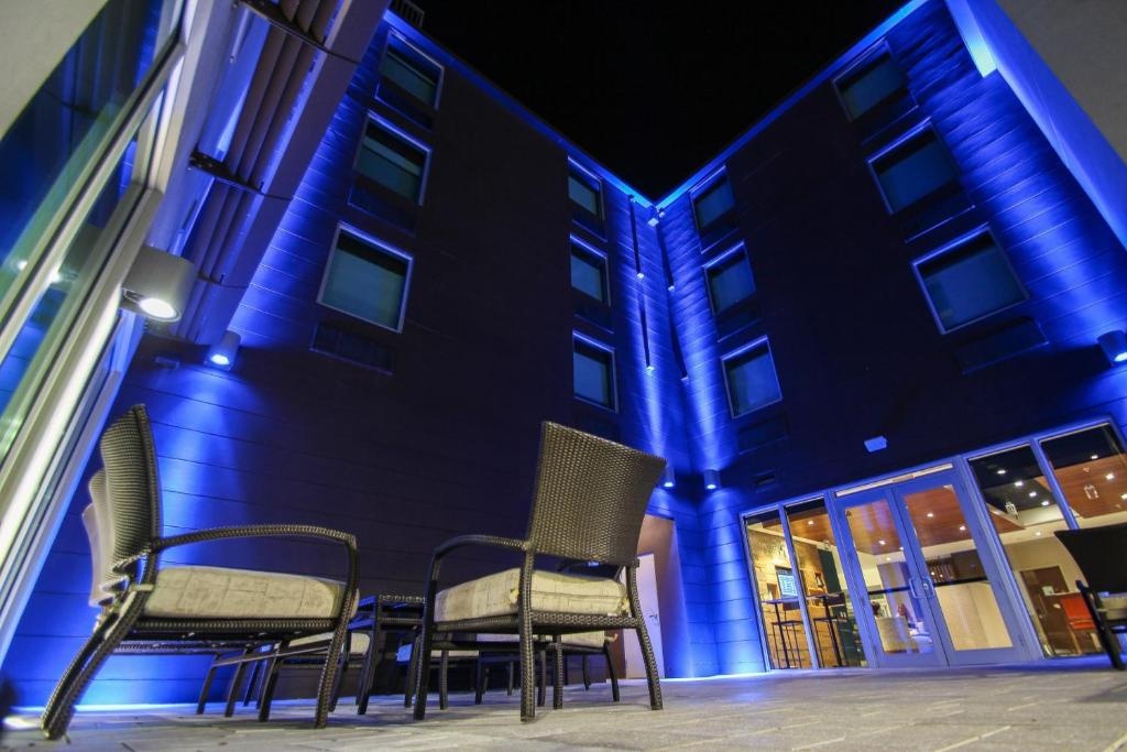 photo 1 of HOLIDAY INN EXPRESS & SUITES MIAMI AIRPORT EAST, AN IHG HOTEL