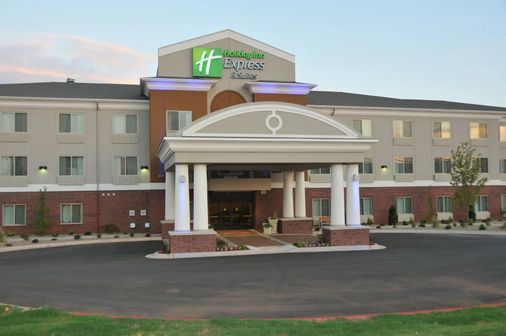 photo 1 of Holiday Inn Express & Suites Clinton by IHG