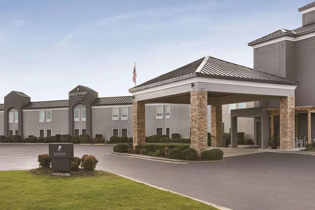 photo 1 of Country Inn & Suites by Radisson, Dunn I-95