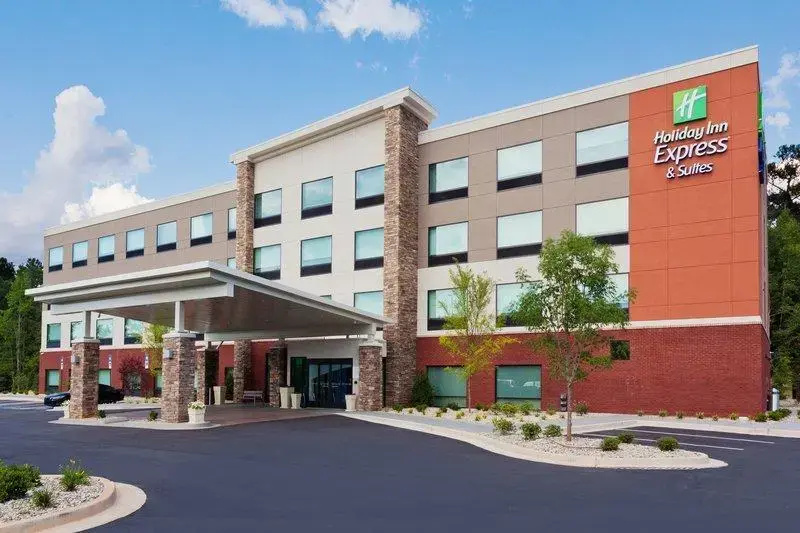 photo 1 of Holiday Inn Express Fayetteville