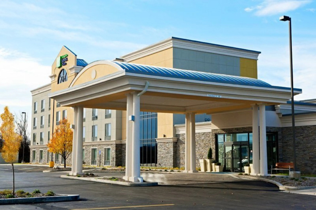 photo 1 of Holiday Inn Express Hotel & Suites Batavia - Darien Lake by IHG
