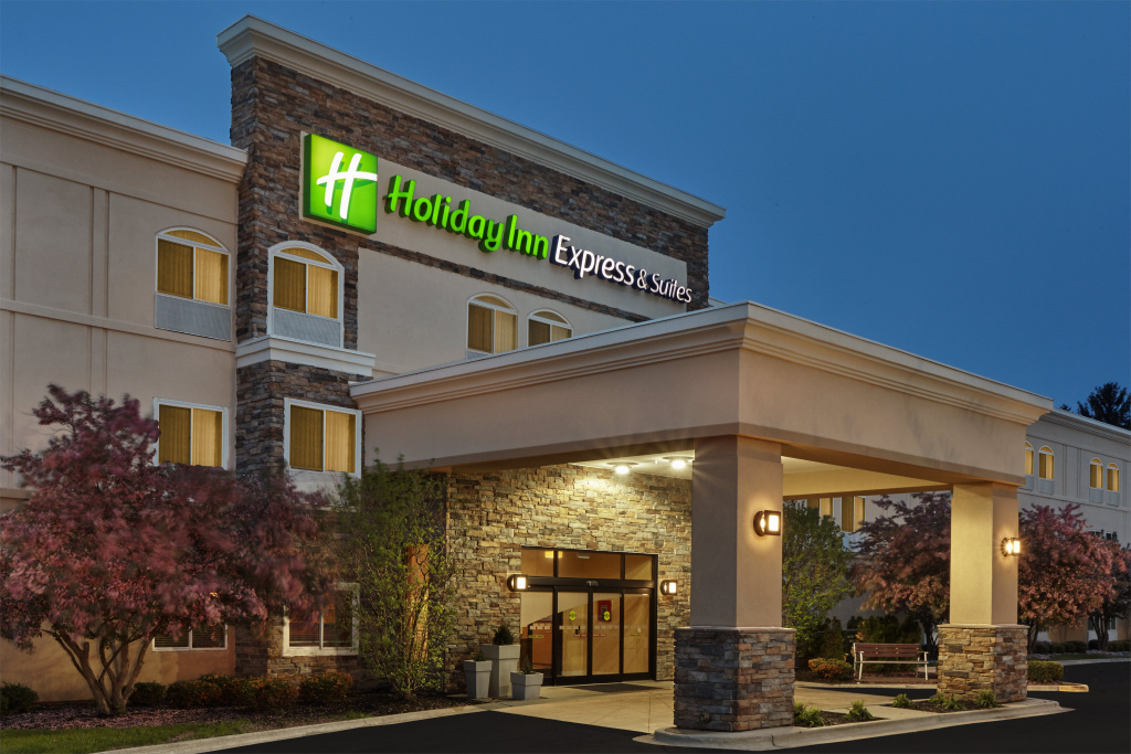 photo 1 of Holiday Inn Express & Suites Chicago-Libertyville by IHG