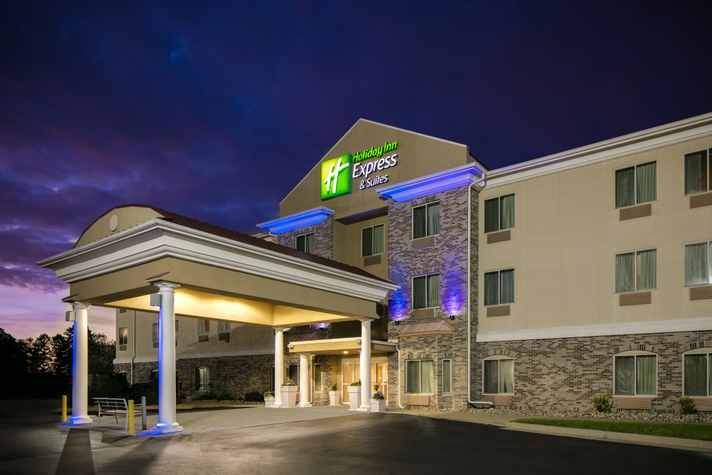 photo 1 of Holiday Inn Express Hotel & Suites Clinton by IHG