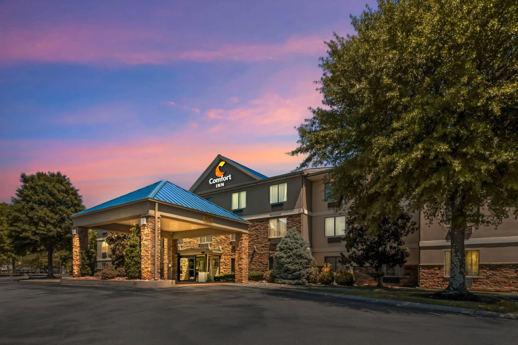 photo 1 of Comfort Inn Franklin Highway 96