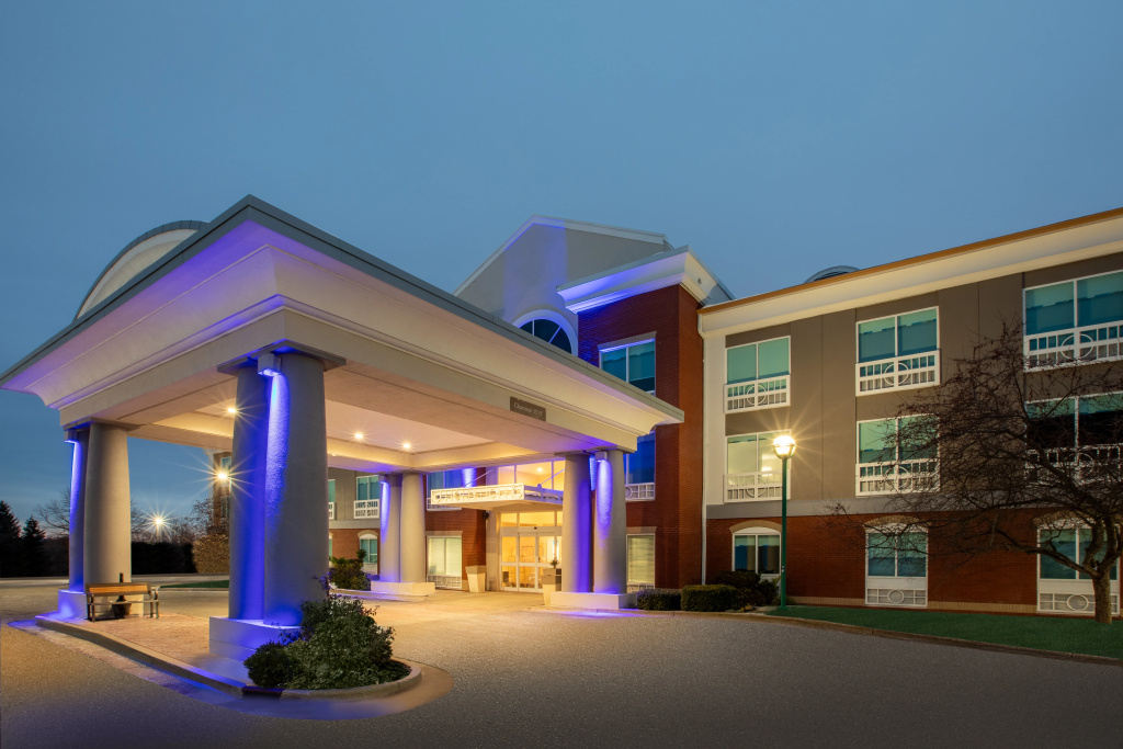 photo 1 of Holiday Inn Express Hotel & Suites Grand Rapids-North by IHG