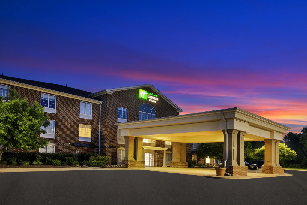 photo 1 of Holiday Inn Express Hotel & Suites Warrenton by IHG