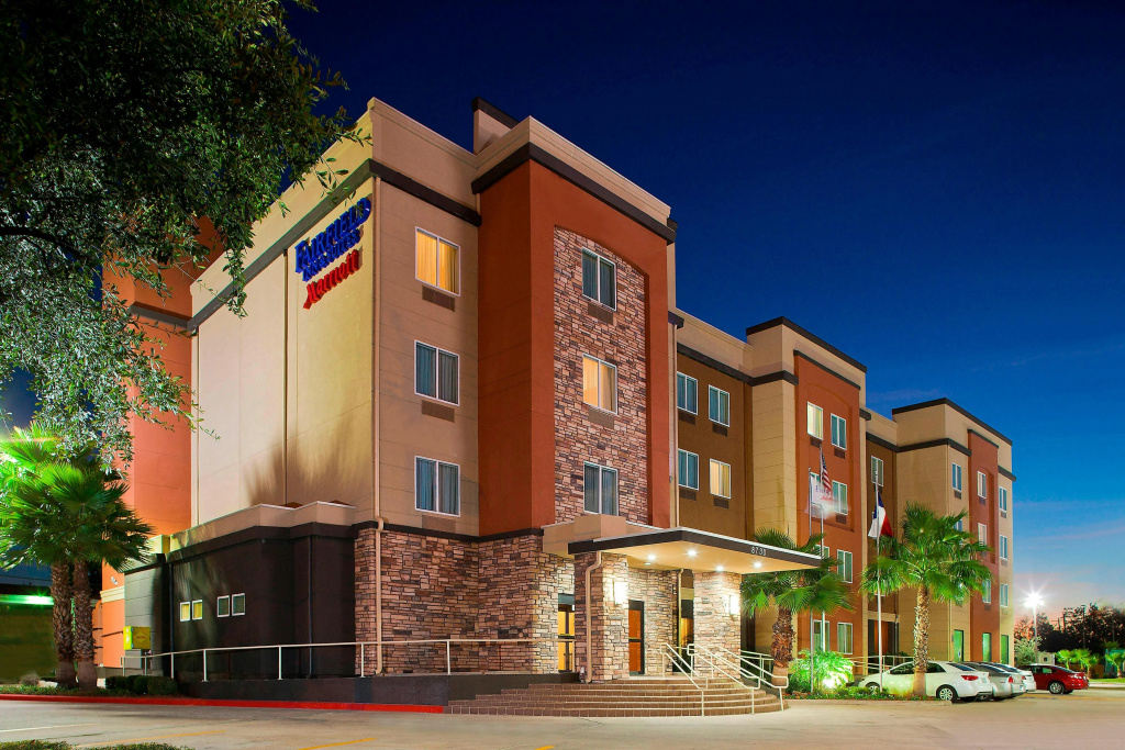 photo 1 of Fairfield Inn & Suites by Marriott Houston Hobby Airport.