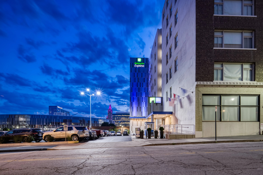 photo 1 of Holiday Inn Express Kansas City Downtown by IHG