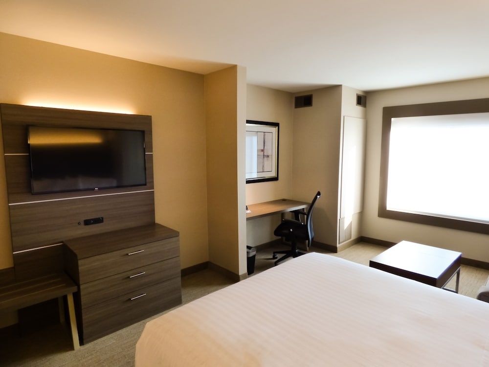 photo 1 of Holiday Inn Express Plymouth-ann Arbor
