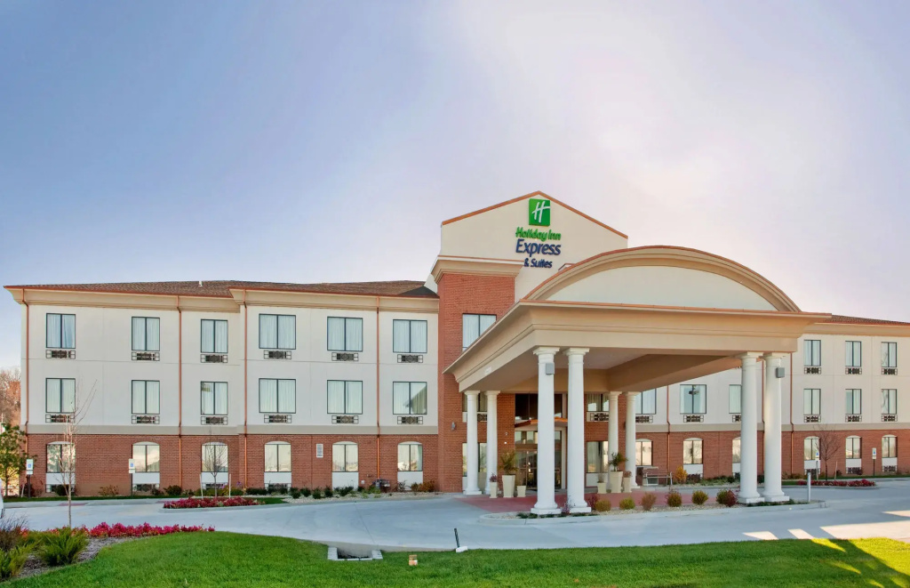 photo 1 of Holiday Inn Express St Charles