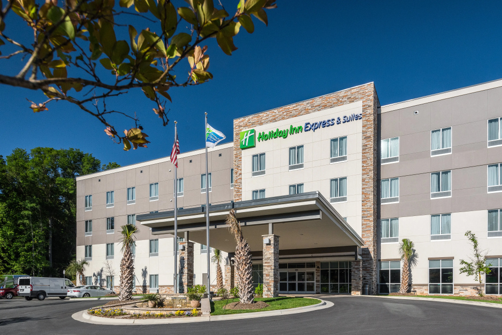 photo 1 of Holiday Inn Express & Suites Charlotte Airport by IHG