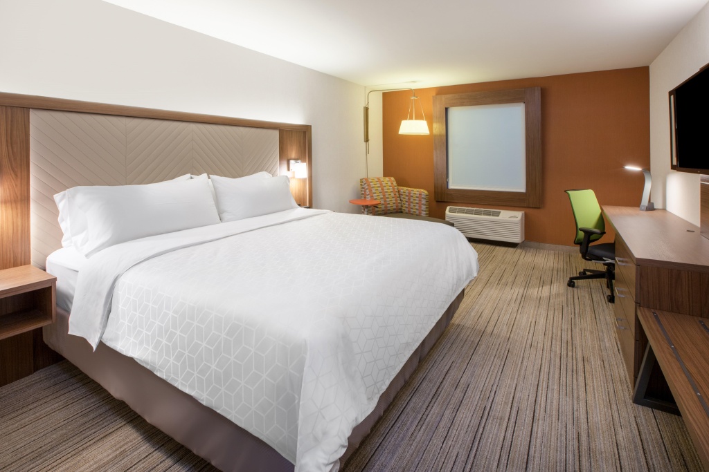 photo 1 of Holiday Inn Express & Suites Houston - N Downtown