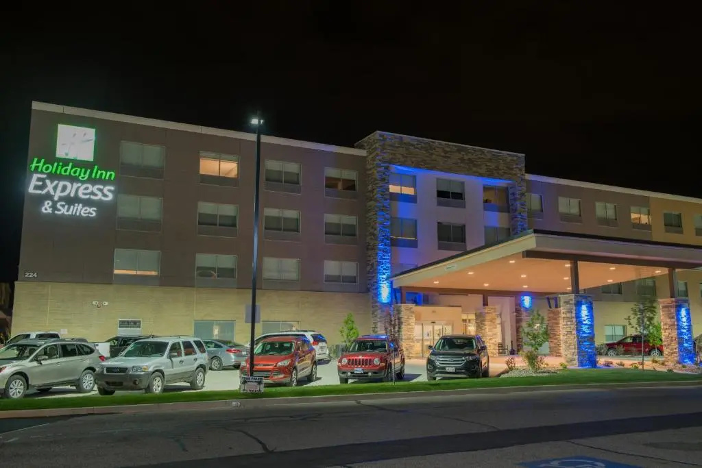 photo 1 of Holiday Inn Express & Suites Louisville N - Jeffersonville by IHG