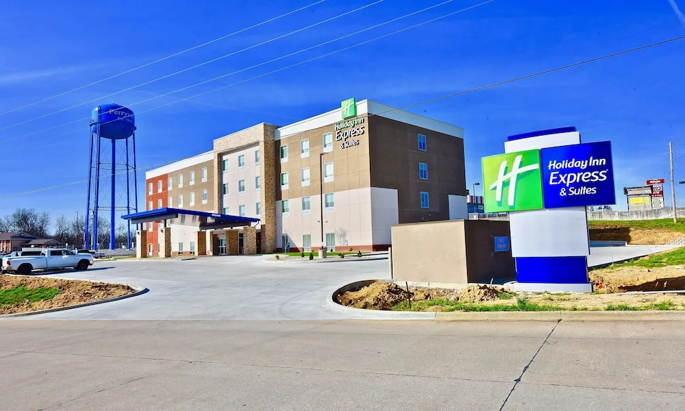 photo 1 of Holiday Inn Express & Suites Perryville I-55