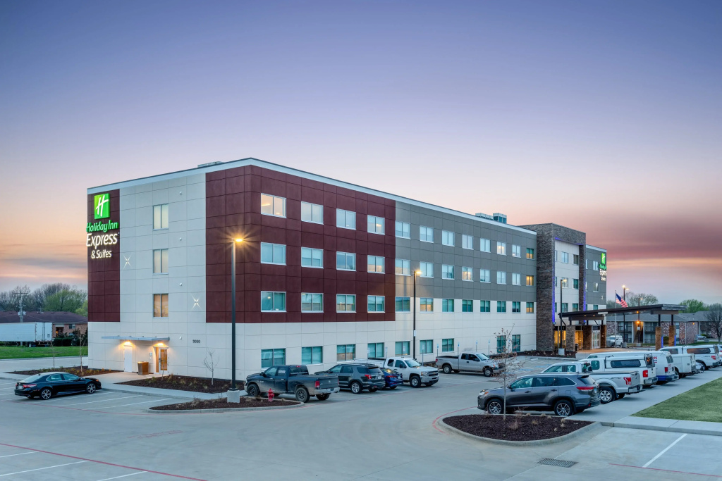 photo 1 of Holiday Inn Express & Suites Springfield North by IHG